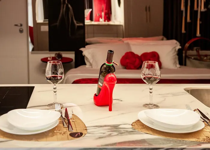 Tacco 12 Luxury Romantic 3 Min Metro